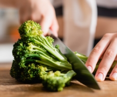 Cutting broccoli